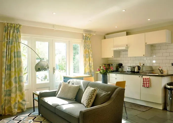 Moseley - House - Sleeps 4 - Parking - Garden