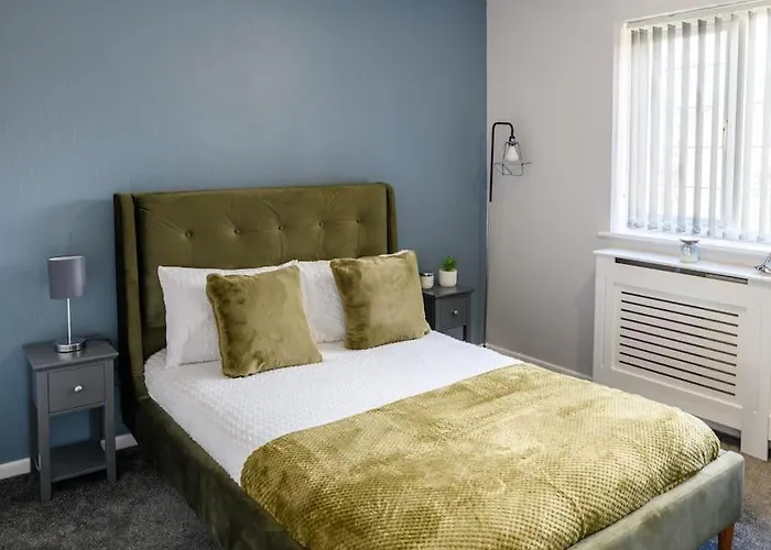 Stylish Two-Bed House Birmingham With Parking