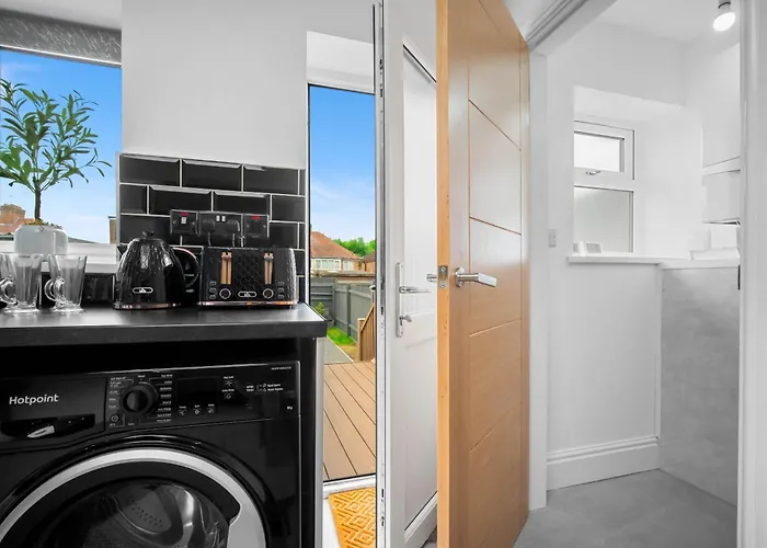 5 Bedroom House Solihull 10 Mins Drive From Bhx & Nec Private Off Road Parking