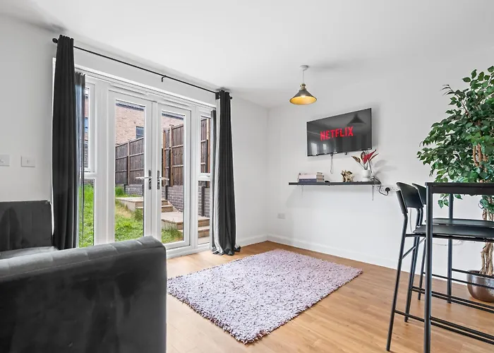 Lotus Haus - Wellington Homes - 4 Bdr With Gated Parking