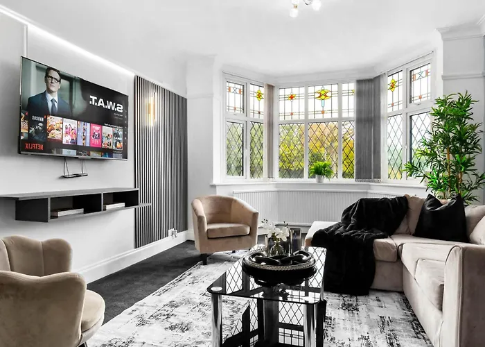 Stylish 5 Bedroom House - 11 Guests - Garden & Private Parking 316C