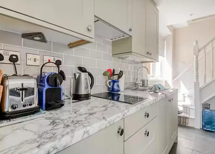 Moseley - House - Sleeps 4 - Parking - Garden